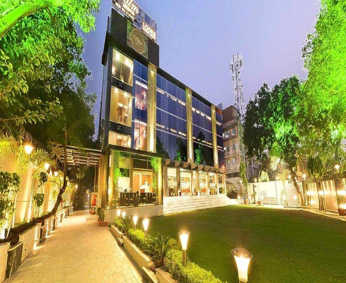 The Palm Spring A Boutique Hotel Naraina New Delhi Bagian luar foto