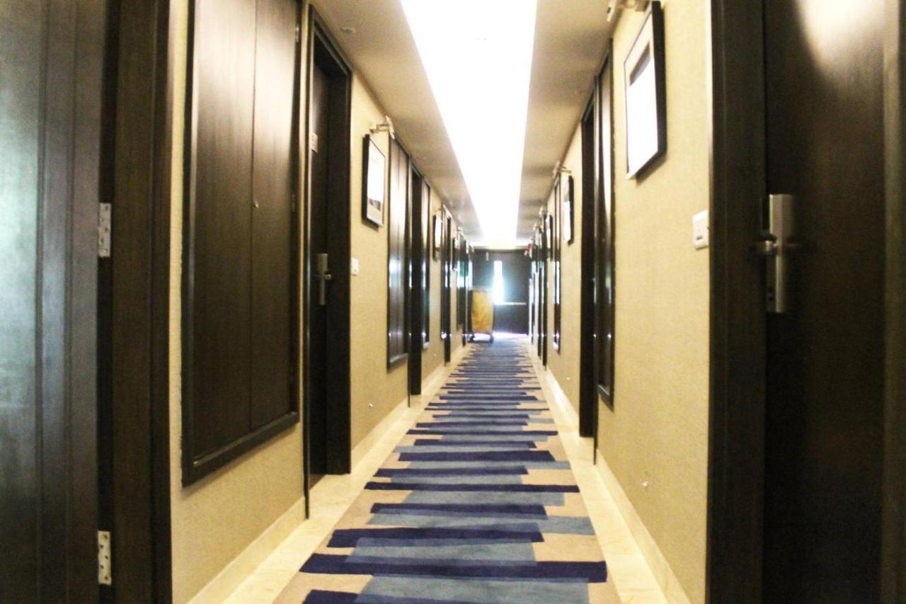 The Palm Spring A Boutique Hotel Naraina New Delhi Bagian luar foto